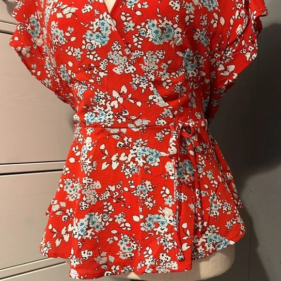 2/$25 Monteau floral Blouse - Picture 2 of 6